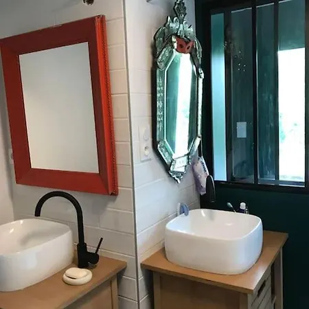 Les Terrasses Dans La Nature Avec Piscine A 2 Pas De Lyon, Metro A 15mn A Pied Pour Lyon Centre En 10mn Ou Bus A 300m Pour Lyon Centre * أولينز