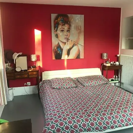 Les Terrasses Dans La Nature Avec Piscine A 2 Pas De Lyon, Metro A 15mn A Pied Pour Lyon Centre En 10mn Ou Bus A 300m Pour Lyon Centre بيت للعطل *