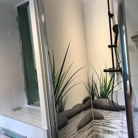 Les Terrasses Dans La Nature Avec Piscine A 2 Pas De Lyon, Metro A 15mn A Pied Pour Lyon Centre En 10mn Ou Bus A 300m Pour Lyon Centre *