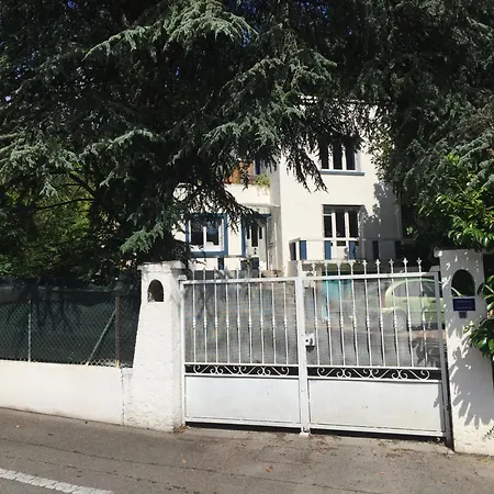 Les Terrasses Dans La Nature Avec Piscine A 2 Pas De Lyon, Metro A 15mn A Pied Pour Lyon Centre En 10mn Ou Bus A 300m Pour Lyon Centre