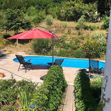 Les Terrasses Dans La Nature Avec Piscine A 2 Pas De Lyon, Metro A 15mn A Pied Pour Lyon Centre En 10mn Ou Bus A 300m Pour Lyon Centre بيت للعطل أولينز