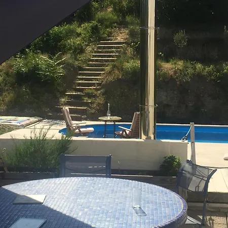 Les Terrasses Dans La Nature Avec Piscine à 2 Pas De Lyon, Métro à 15mn à Pied Pour Lyon Centre En 10mn Ou Bus à 300m Pour Lyon Centre